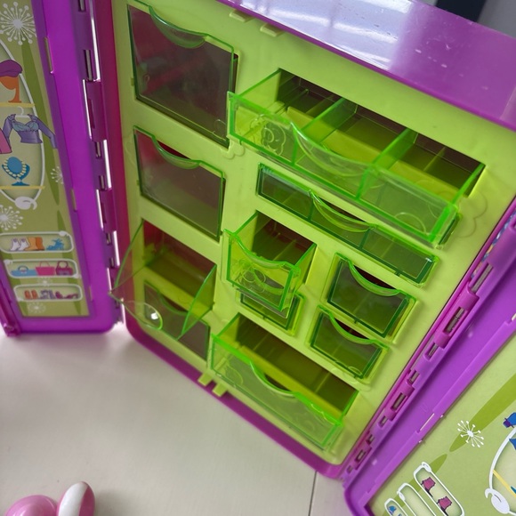 Polly Pocket Adorable Storable Case Dolls Accessories Salon - Picture 7 of 12